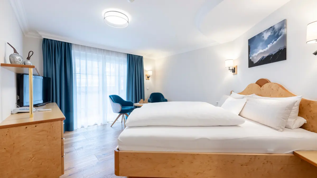 Hotel Jagerhof Ischgl Example Bedroom Copyright Manuelpaul.Com 3
