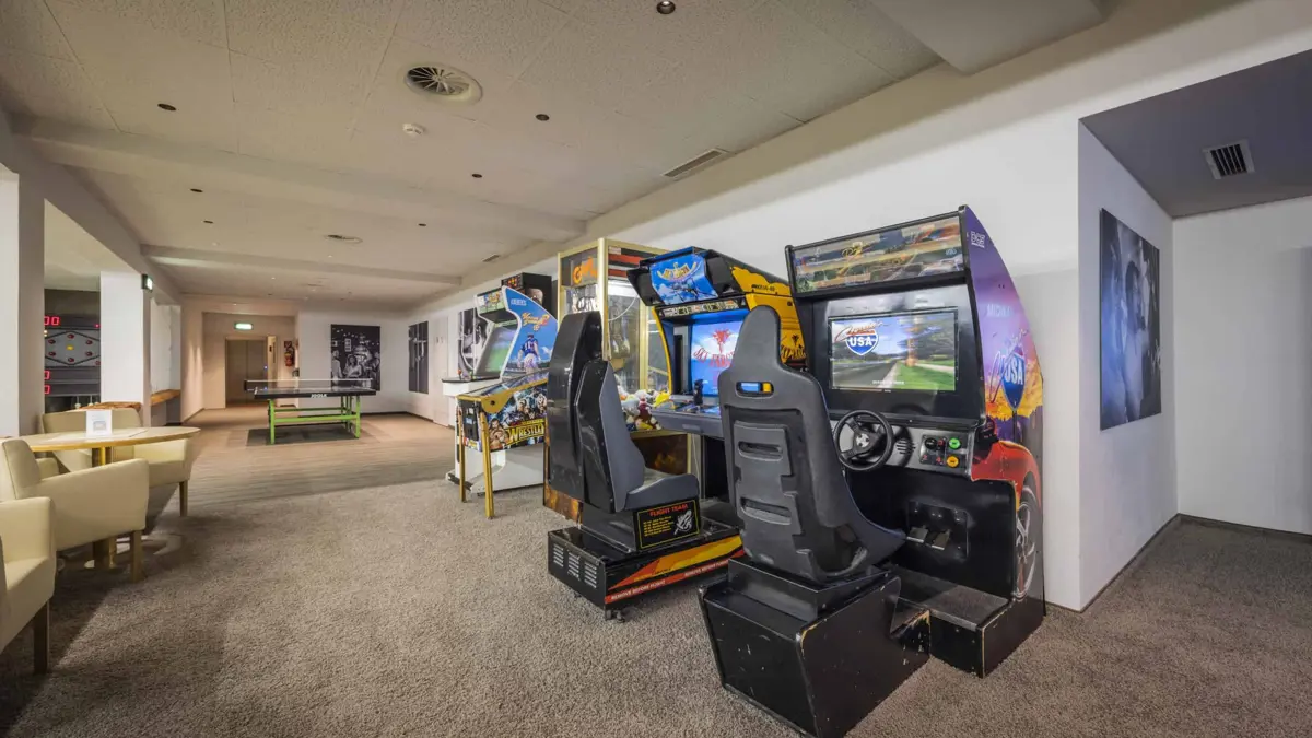 Alpenpark Resort Seefeld Davidjohansson Sports Pub Games Room