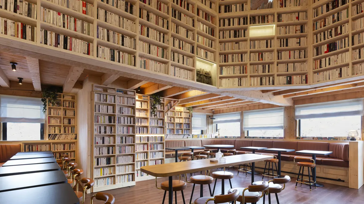 Ours Blanc Hotel And Spa Les Menuires Library