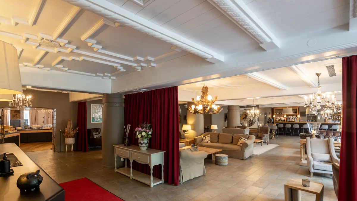 Q Hotel Maria Theresia Kitzbuhel Bar Lounge 2