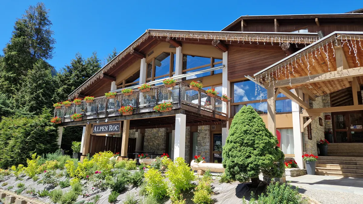 Hotel Alpen Roc La Clusaz Exterior 3