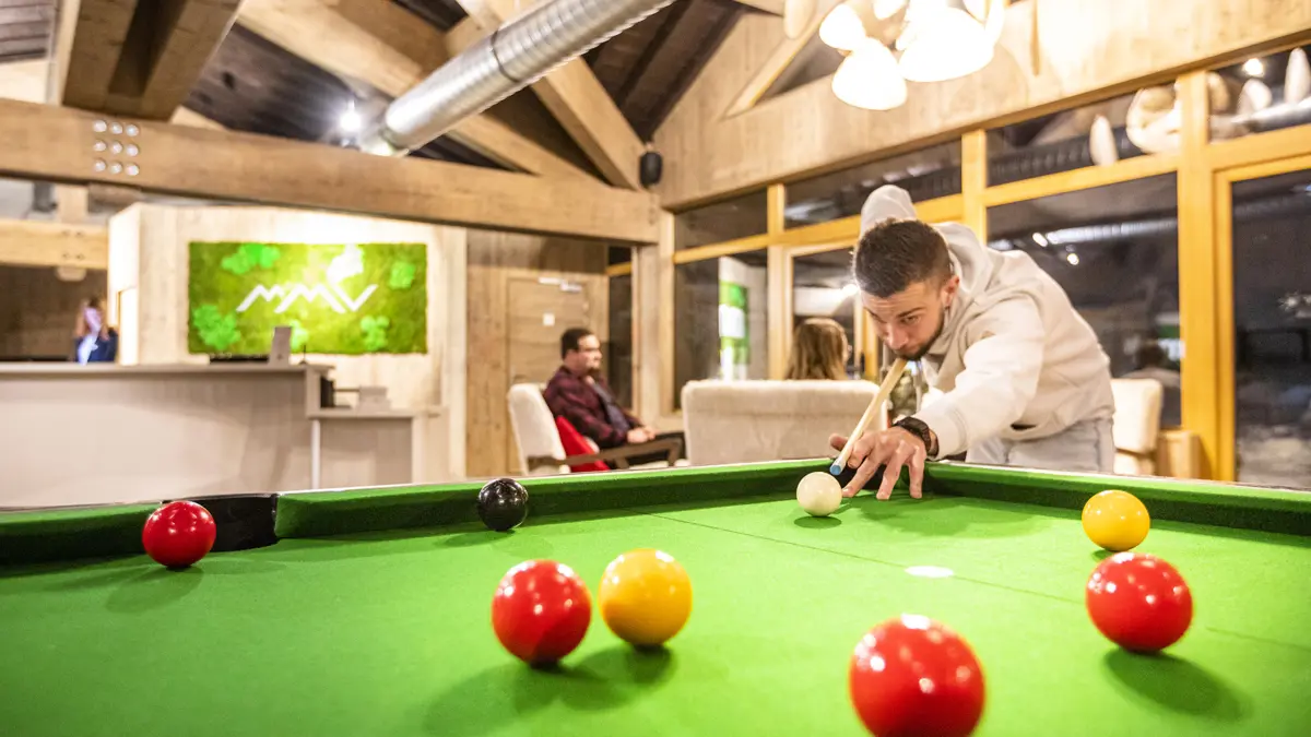 Residence Les Clarines Les Deux Alpes Lounge Pool Table