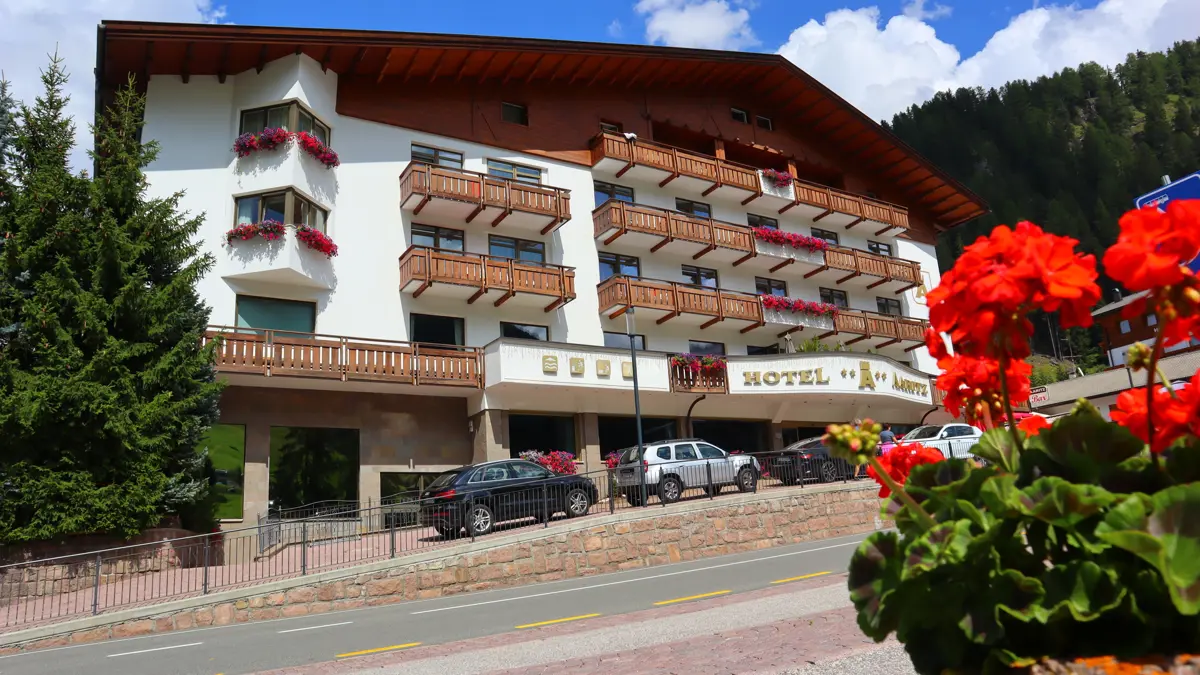 Dolomites, Selva, Hotel Aaritz, Exterior