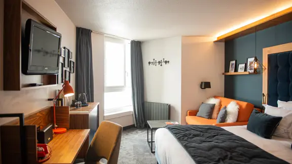 Double piste view bedroom