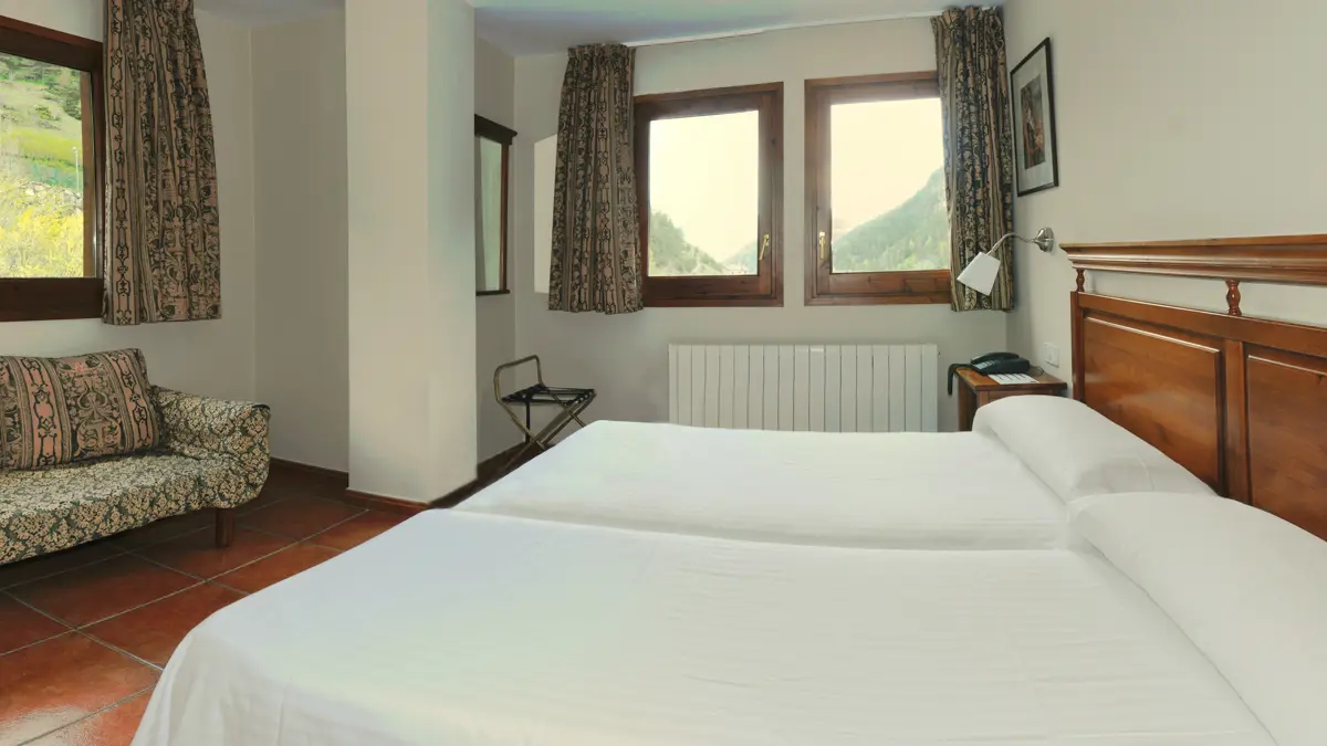 Hotel Xalet Verdu Arinsal Twin Bedroom
