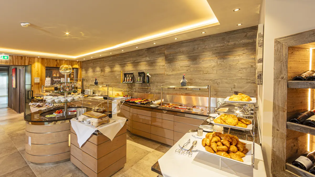 Aktivhotel Schweizerhof Kitzbuhel Buffet Copyright Martin Raffeiner