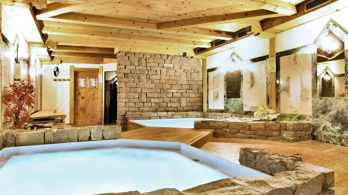 Inghams Italy Dolomites San Cassiano Hotel La Stua Jacuzzi