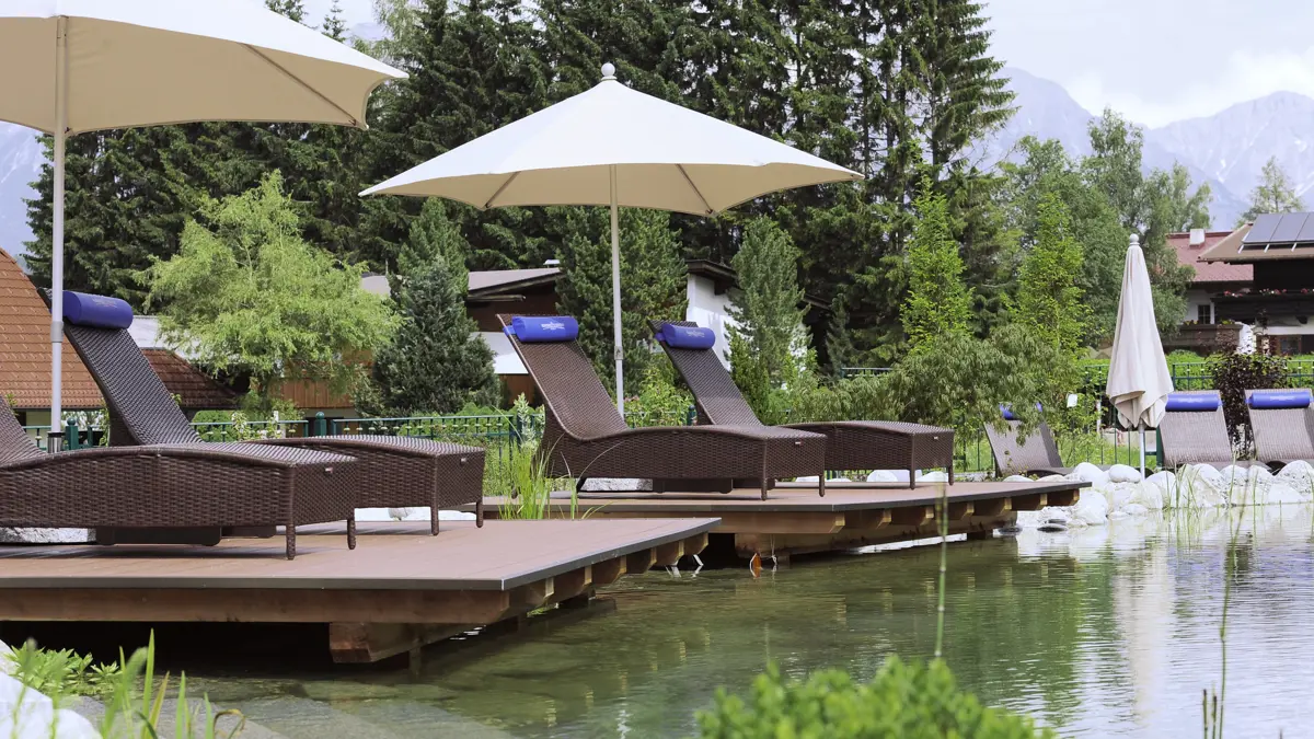 Hotel Schonruh Seefeld Hotel Pond And Garden Ounge Area