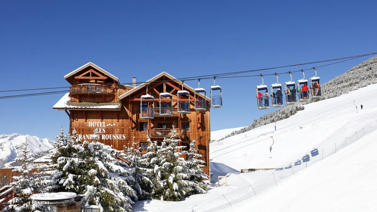 Grandes Rousses Hotel And Spa Alpe D'huez Exterior And Ski Lift 2