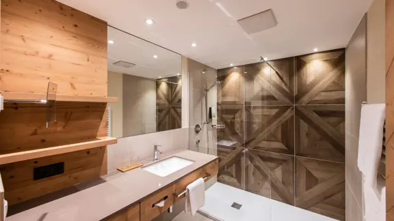 Superior room bathroom