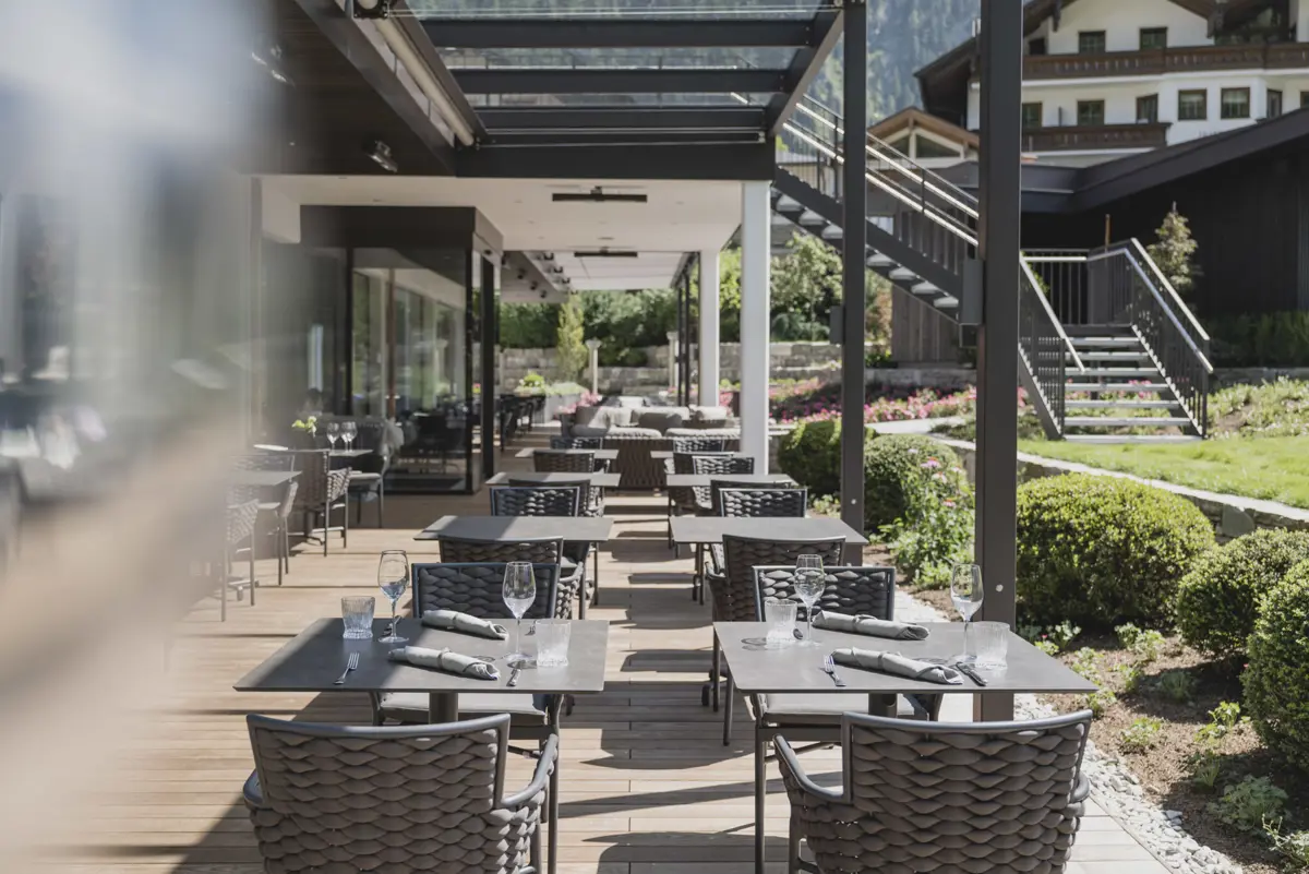 Neuhaus Zillertal Resort Mayrhofen Restaurant Terrace