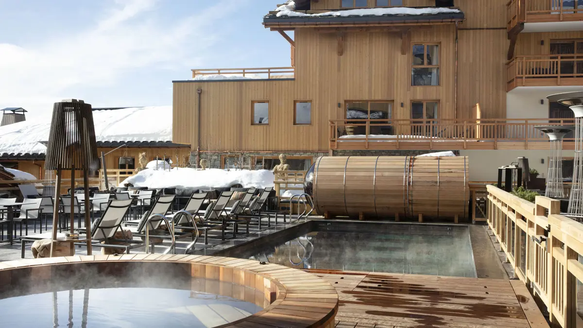 Grandes Rousses Hotel And Spa Alpe D'huez Outdoor Pool And Spa Area