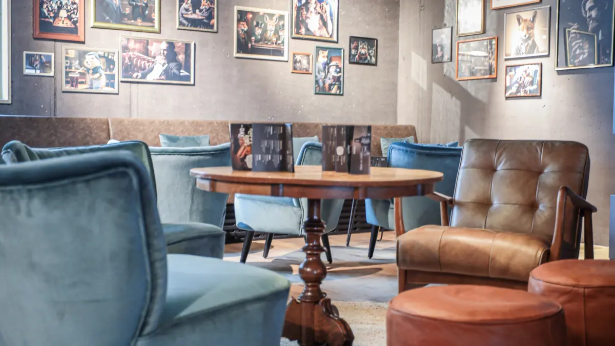 Revier Mountain Lodge Saas Fee Cinema Bar Area