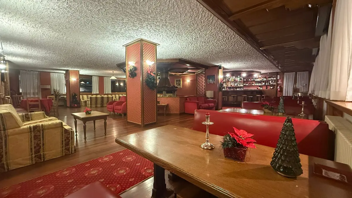 Hotel Breuil Cervinia Italy Lounge Lobby (1)
