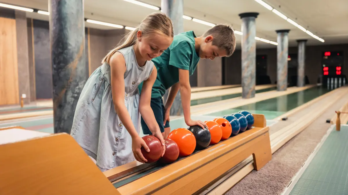 Alpenpark Resort Seefeld Davidjohansson Sports Pub Bowling Alley