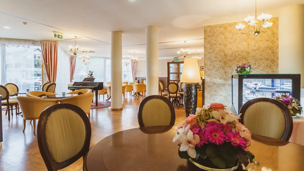 Ramada Hotel And Suites Kranjska Gora Cafe House Prisank