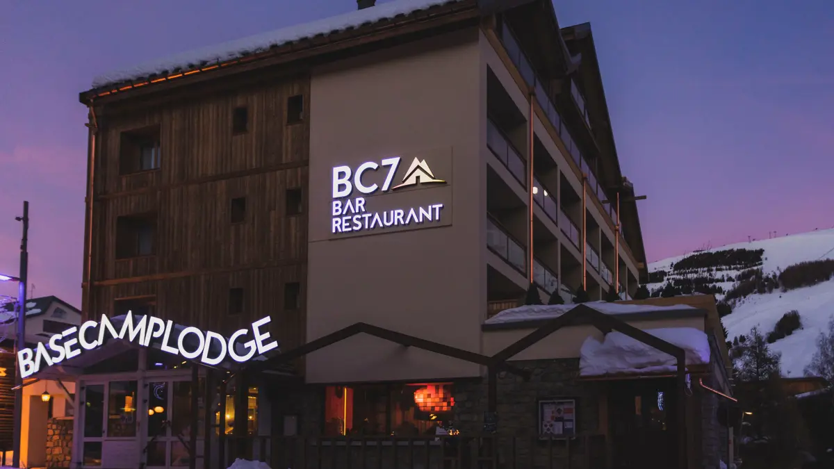 Base Camp Lodge Les Deux Alpes Exterior 3