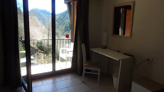 Hotel Xalet Besoli Arinsal .Balcony And Desk