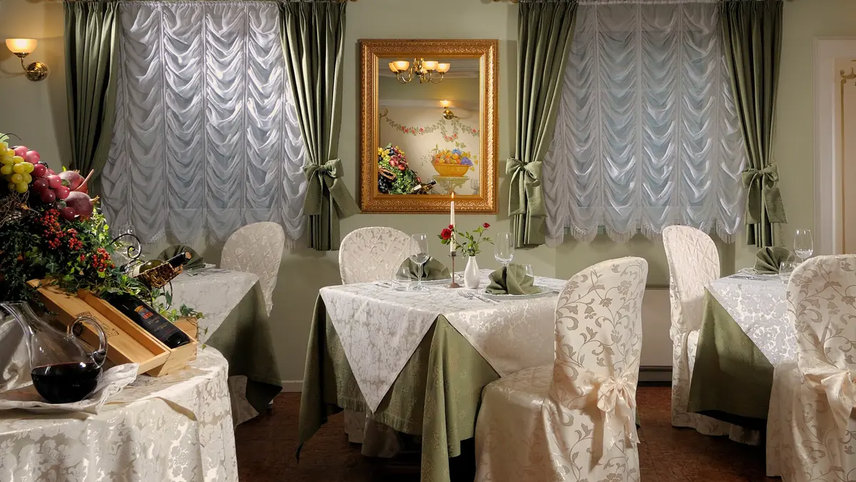 Inghams Italy Domolimtes Canazei Hotel La Perla Restaurant