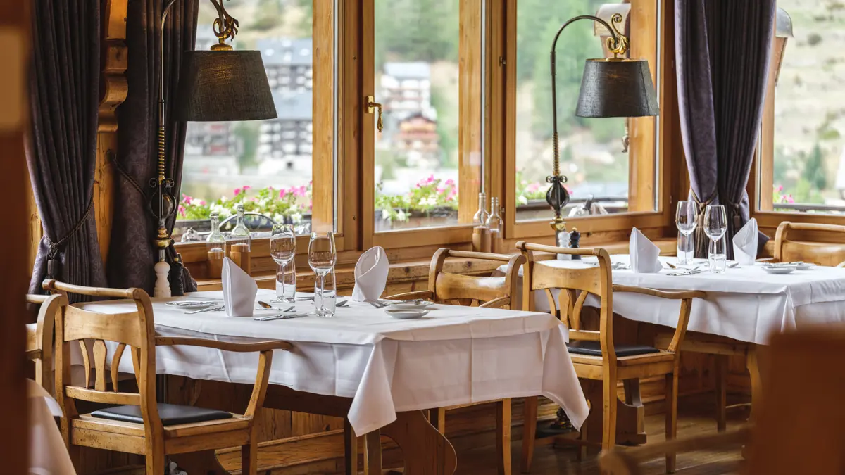 Hotel Schonegg Zermatt Restaurant Copyright CHRISTIAN PFAMMATTER VISP