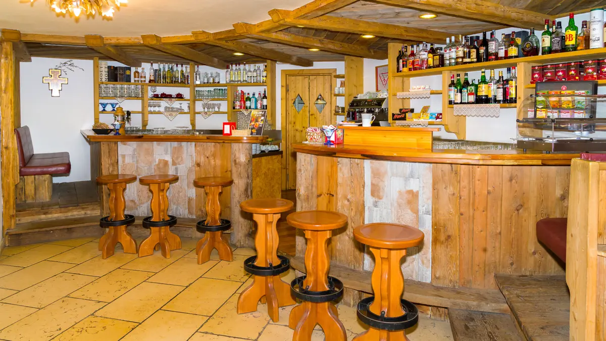 Inghams Italy Dolomites Canazei Hotel Bellevue Bar