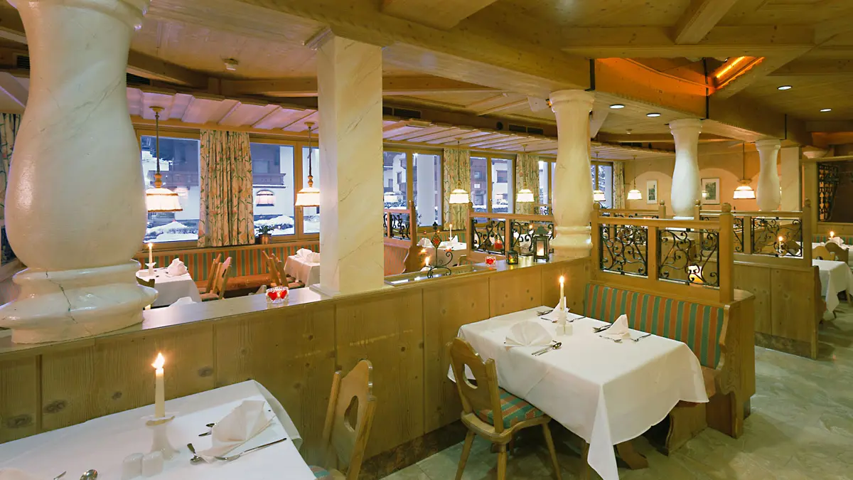 Alpenhotel Ramsauerhof Mayrhofen Dining Room (1)