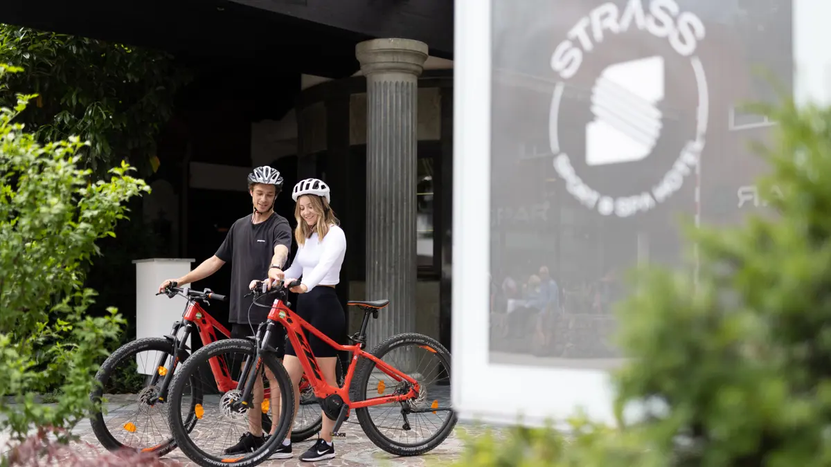 Sporthotel Strass Mayrhofen E Bike Tour Copyright Becknaphoto