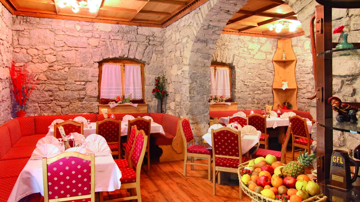 Inghams Italy Dolomites Canazei Hotel Dolomiti Kaiserstube