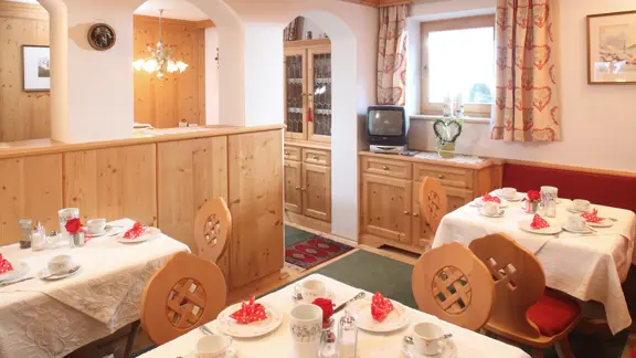 Haus Edelweiss Alpbach Dining Room
