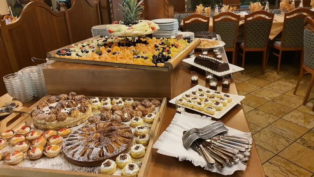Inghams Italy Dolomites Canazei Hotel Dolomiti Buffet