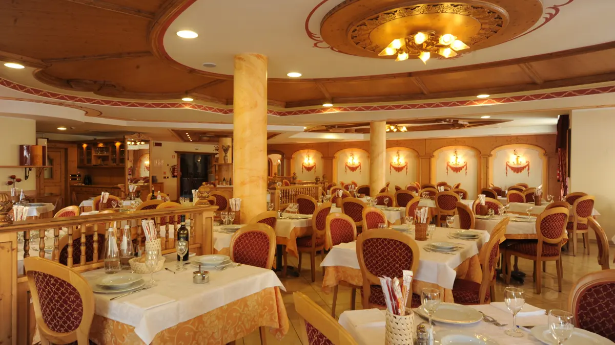 Hotel Canada Pinzolo Madonna Di Campiglio Restaurant 2