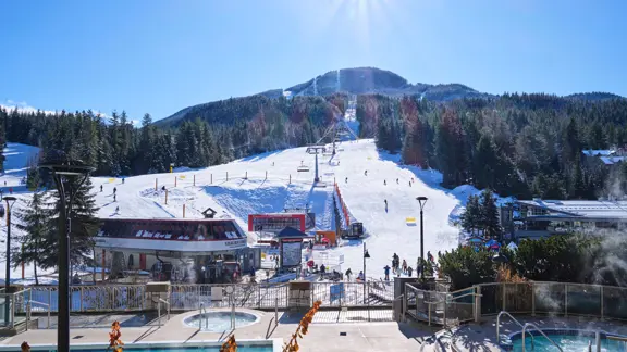 Pan Pacific Mountainside Hotel Whistler Canada Outdoor Swimming Pool (4)