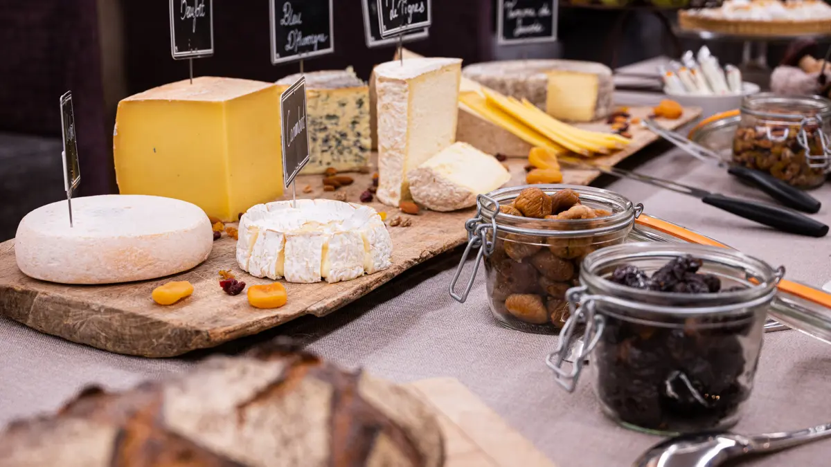 Hotel Campanules Tignes Cheese Buffet