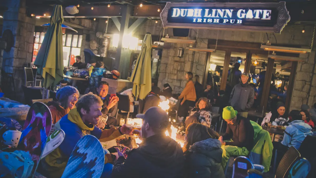 Pan Pacific Mountainside Hotel Whistler Canada Dubbliner Bar (6)