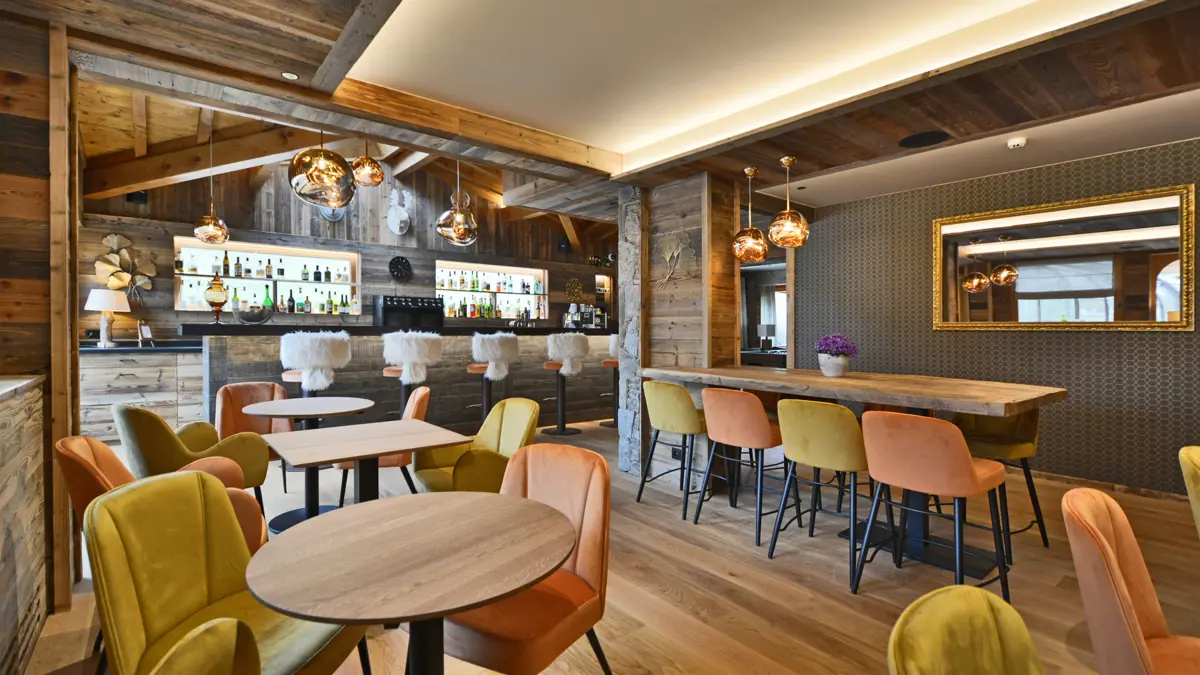 Hotel Clef Des Champs Morzine Bar Area 3