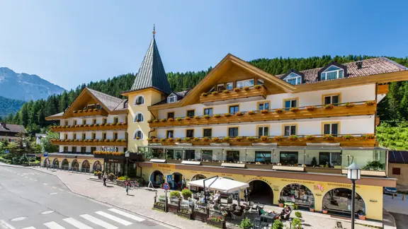 Inghams Italy Dolomites Selva Hotel Oswald External (1)