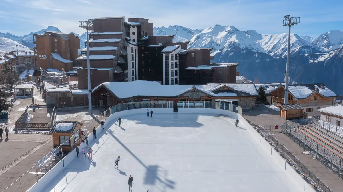 L'ours Blanc Apartments Alpe D'huez Exterior And Neaby Ice Rink