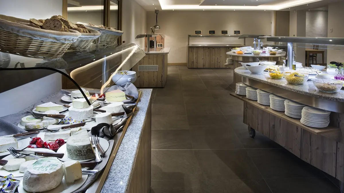 Hotel Alpen Roc La Clusaz Restaurant Buffet 2