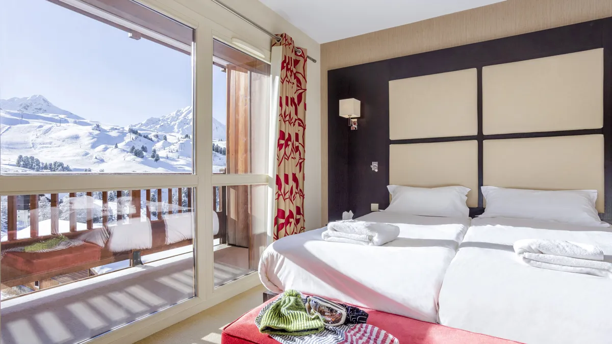 Hotel Des Deux Domaines La Plagne Twin Bedroom