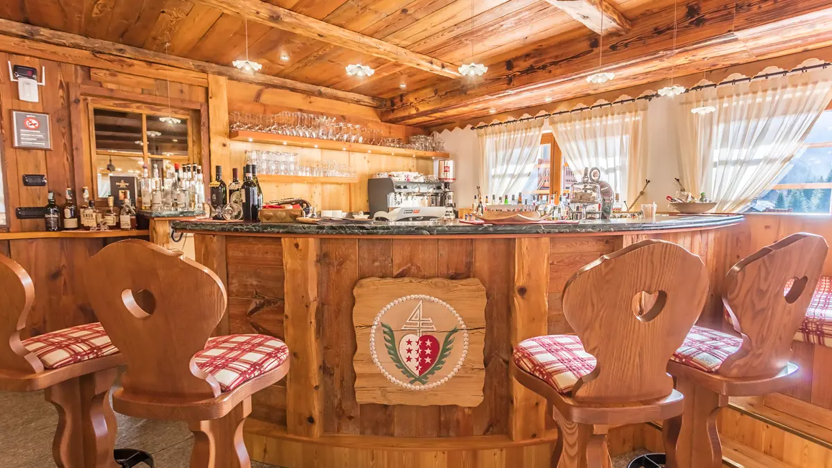 Inghams Italy Monterosa Gressoney Lo Scoiattolo Bar