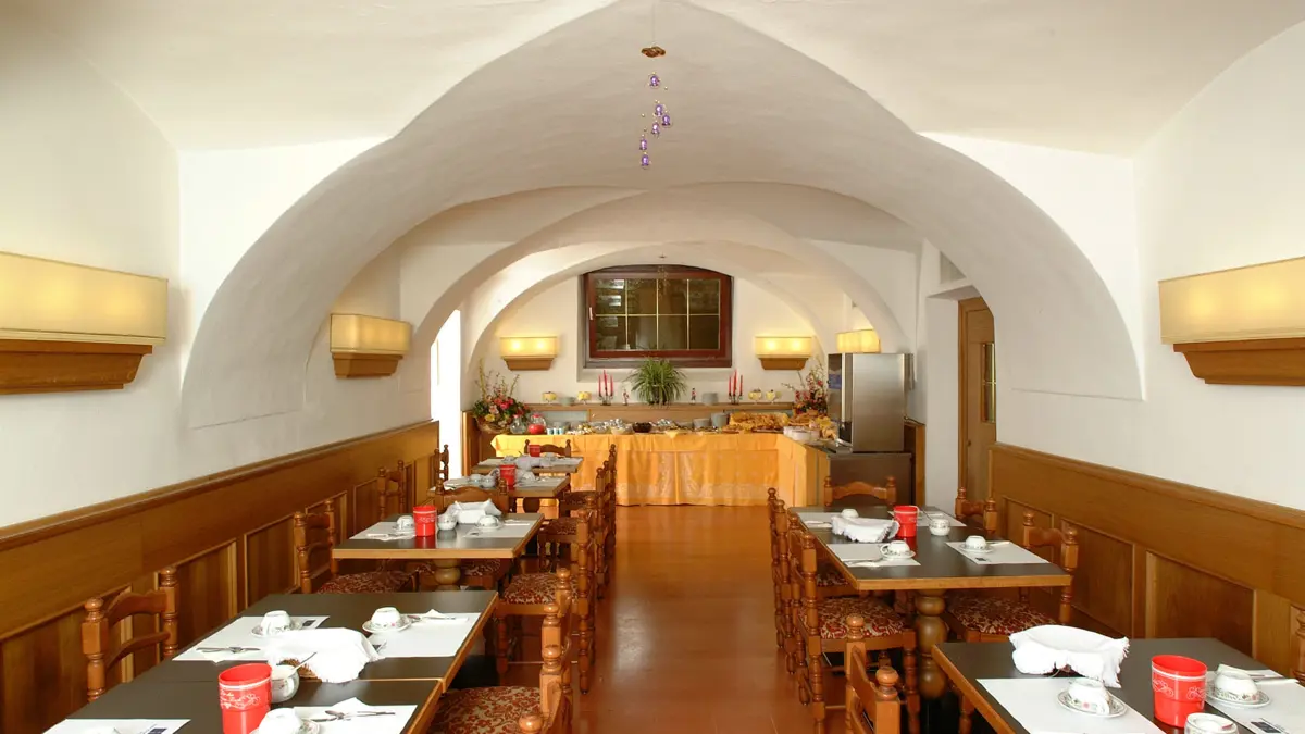 Inghams Italy Dolomites Pinzolo Hotel Pinzolo Dolomiti Breakfast Room