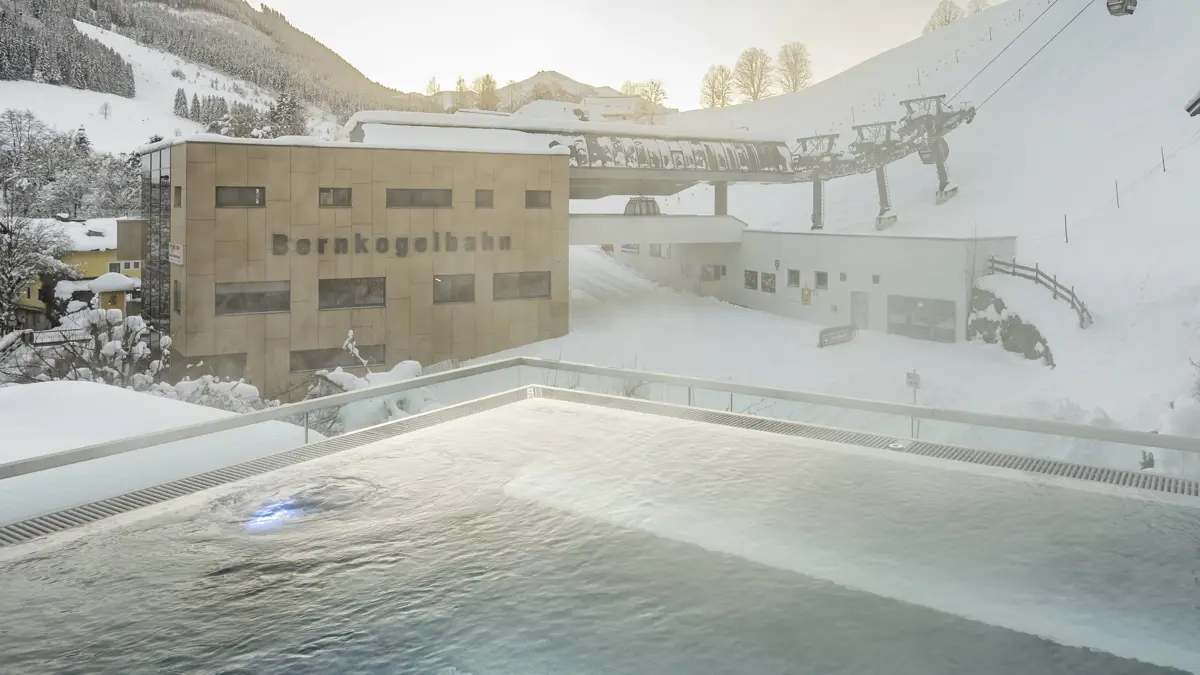 Hotel Kendler Saalbach Exterior Winter Pool (2)