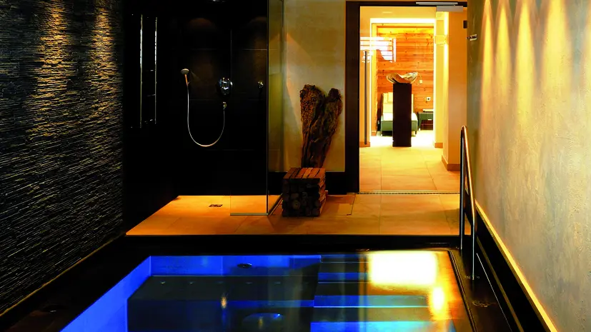 Hotel Haldenhof Lech Massage Pool 2