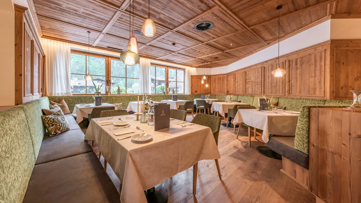 Hotel Berghof Mayrhofen Dining Room