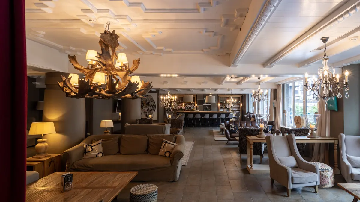 Q Hotel Maria Theresia Kitzbuhel Lounge And Bar Area