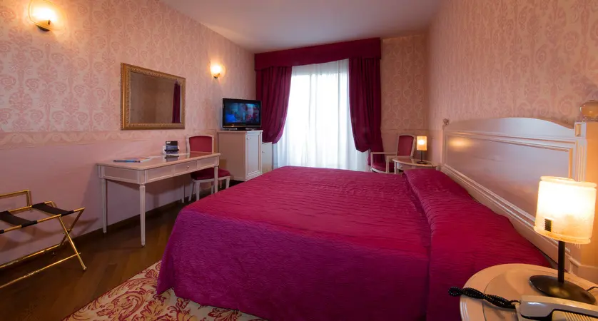 Hotel Catullo, Lake Garda, Sirmione, Square View Room