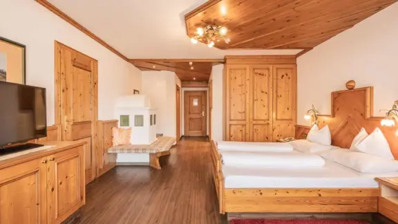 Deluxe Austrian twin