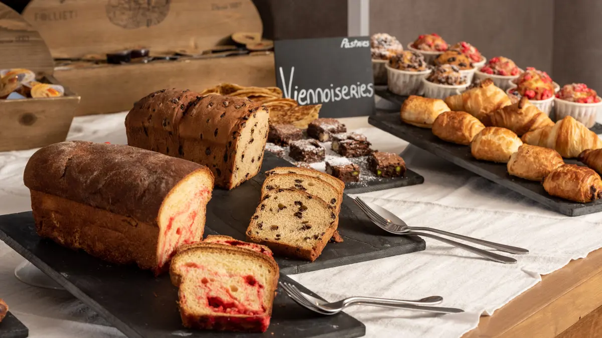 Hotel Ski Lodge Val d'Isere Breakfast cakes