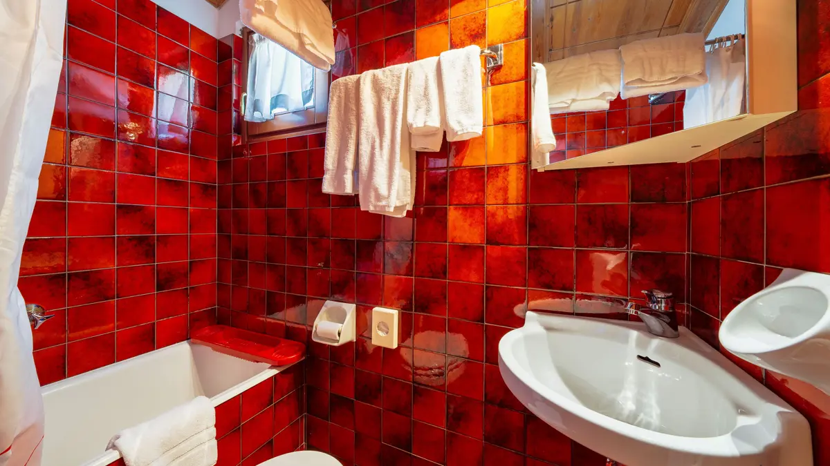 Inghams Italy Dolomites Cortina Hotel Barisetti Bathroom