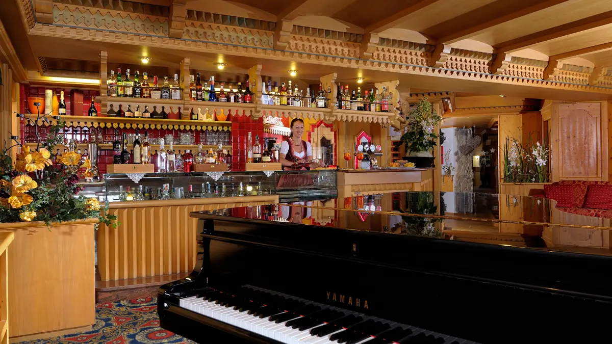 Inghams Italy Domolimtes Canazei Hotel La Perla Bar